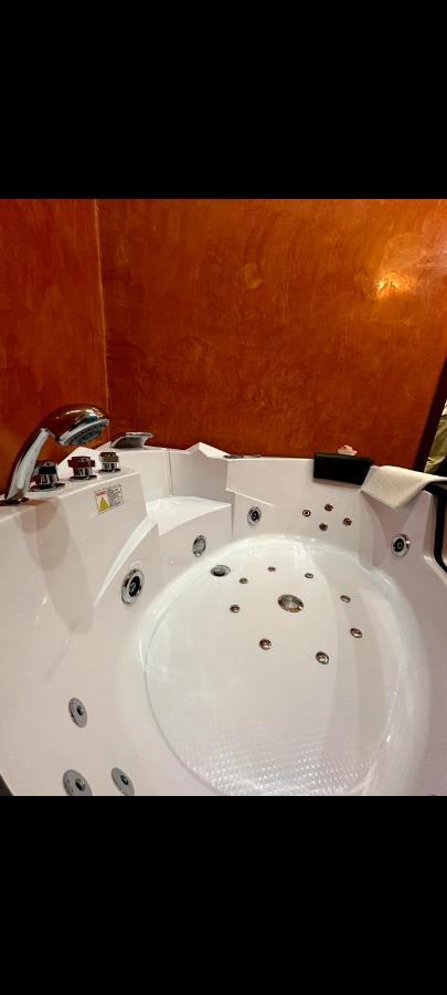 Liebeshotel Moya Suites *